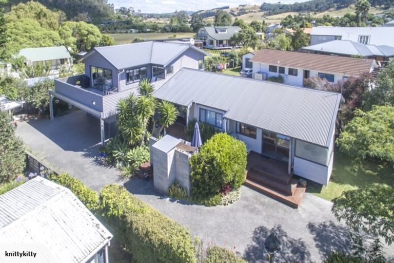 Photo of property in 3 Michelle Lane, Hahei, Whitianga, 3591