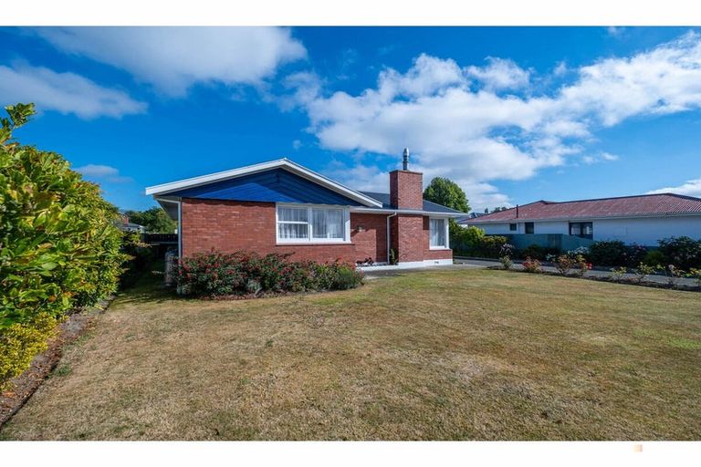 Photo of property in 24 Rhodes Street, Waimate, 7924