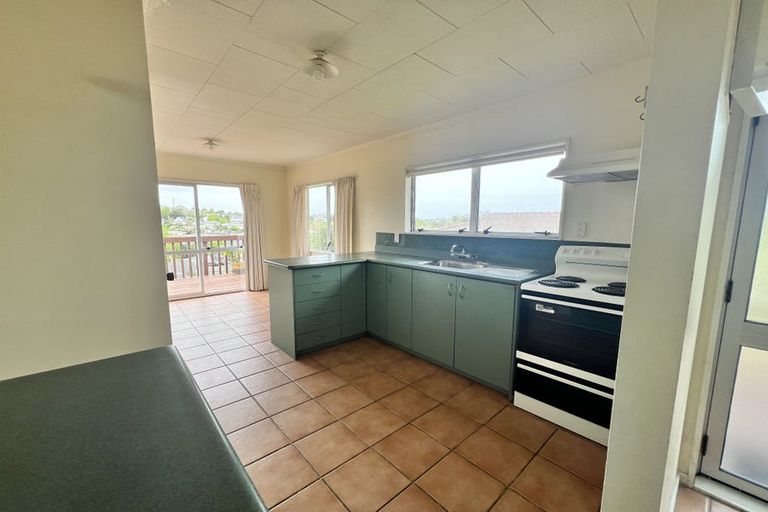 Photo of property in 81 Trias Road, Totara Vale, Auckland, 0629