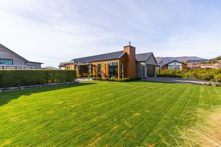 Photo of property in 10 Ruby Ridge, Wanaka, 9305