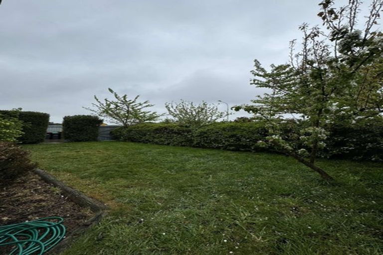 Photo of property in 17 Royal Park Drive, Parklands, Christchurch, 8083