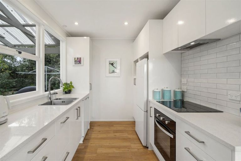 Photo of property in 2/276a Wairau Road, Glenfield, Auckland, 0627