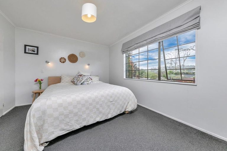 Photo of property in 2/77 Atkinson Road, Titirangi, Auckland, 0604