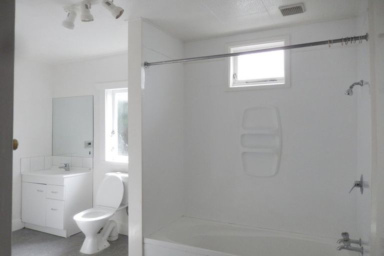 Photo of property in 20 Queens Drive, Kilbirnie, Wellington, 6022