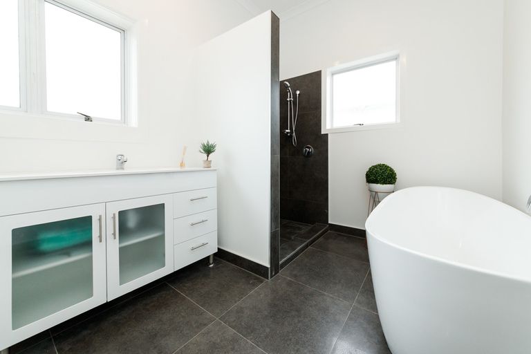 Photo of property in 43 Wood Street, Takaro, Palmerston North, 4410