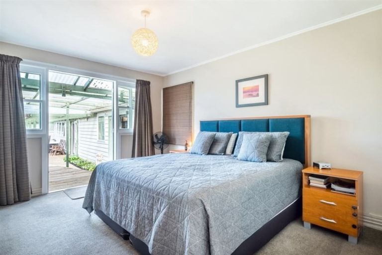 Photo of property in 17 Gladstone Road, Northcote, Auckland, 0627