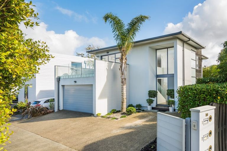 Photo of property in 100 Lake Road, Northcote, Auckland, 0627