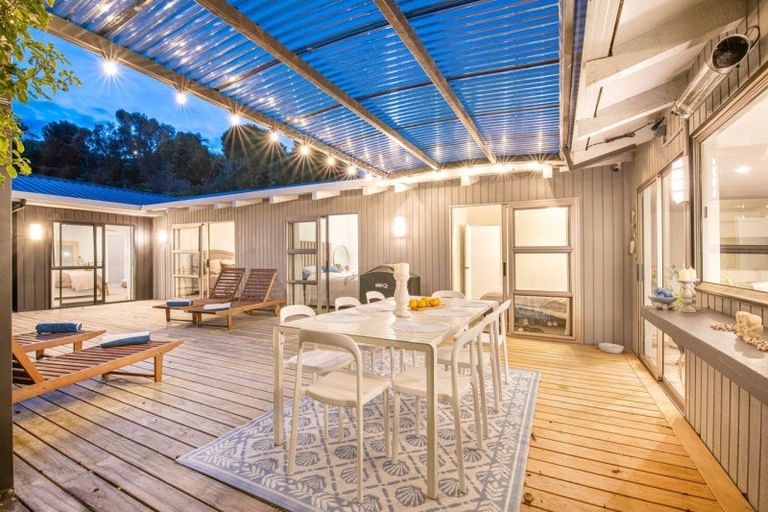 Photo of property in 18 Glengarry Avenue, Manly, Whangaparaoa, 0930