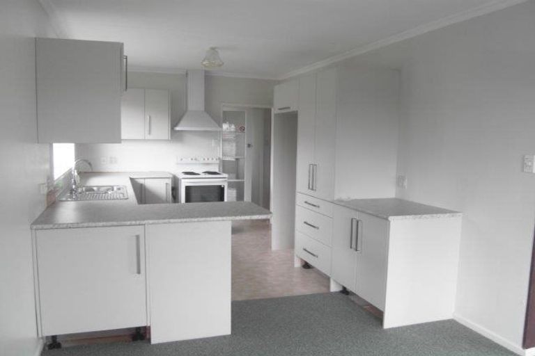 Photo of property in 15 Cumberland Street, Merrilands, New Plymouth, 4312