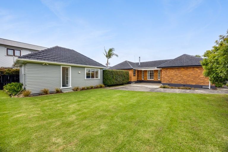 Photo of property in 65 Kiwi Esplanade, Mangere Bridge, Auckland, 2022