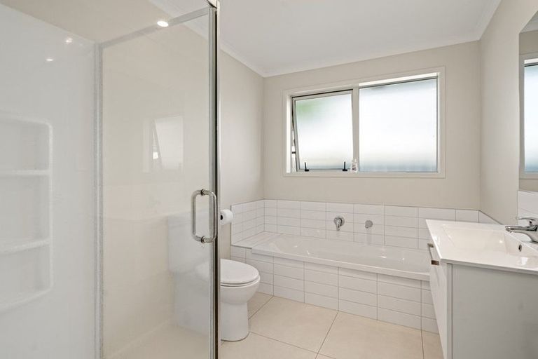 Photo of property in 10 Dunkeld Drive, Papamoa, 3118