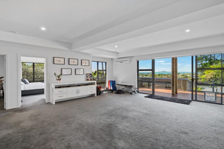 Photo of property in 282 Glamorgan Drive, Northcross, Auckland, 0630