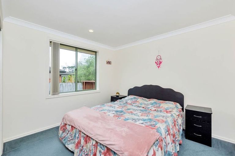 Photo of property in 12 Parkcrest Drive, Henderson, Auckland, 0612