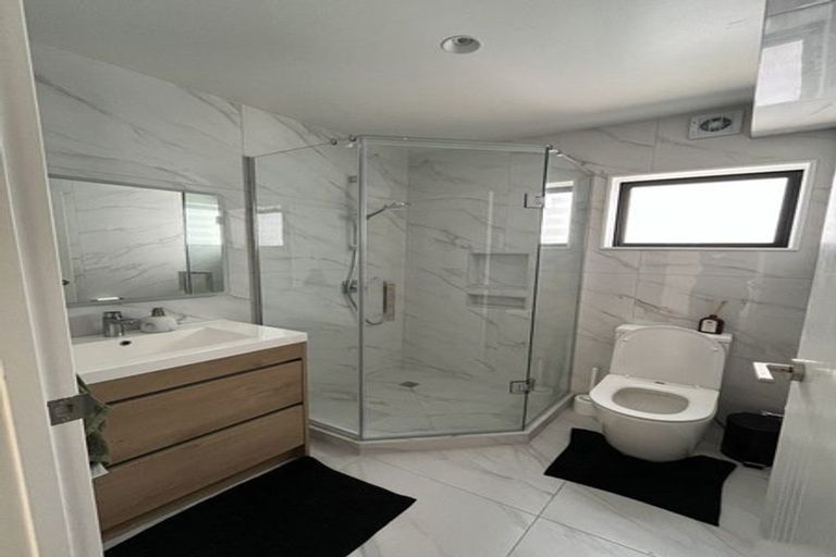 Photo of property in 5/147c Carlisle Road, Northcross, Auckland, 0632