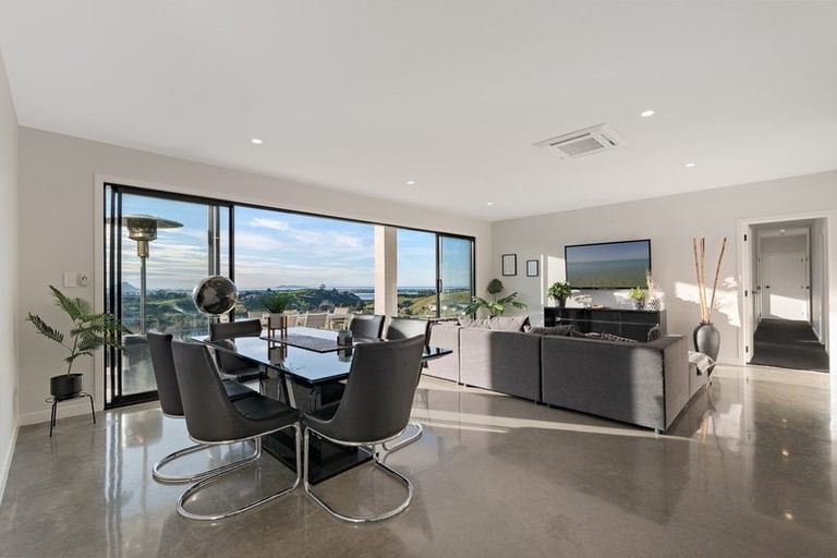 Photo of property in 42 Oceana Drive, Welcome Bay, Tauranga, 3175