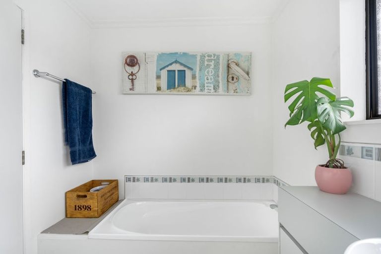 Photo of property in 2a Takahe Street, Tikipunga, Whangarei, 0112