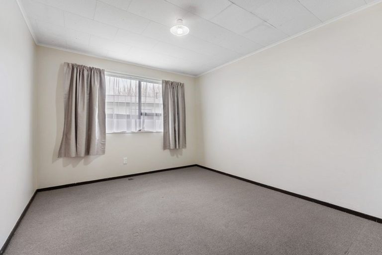 Photo of property in 8 Ashton Place, Highbury, Palmerston North, 4412