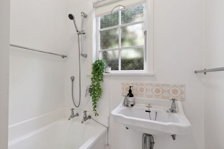 Photo of property in 47 Warwick Street, Wilton, Wellington, 6012