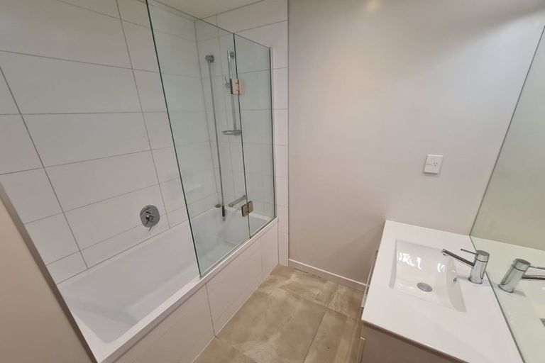 Photo of property in 14 Patiti Parade, Mangere Bridge, Auckland, 2022