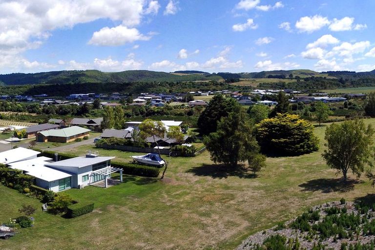 Photo of property in 34 Lakemere Way, Kinloch, Taupo, 3377
