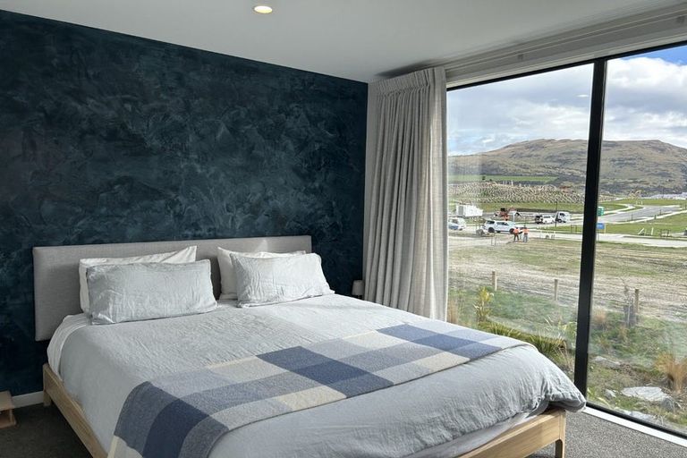 Photo of property in 6 Chapman Way, Jacks Point, 9371