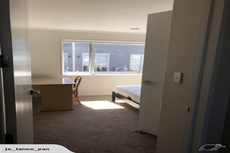 Photo of property in 40 Corricvale Way, Northcross, Auckland, 0630