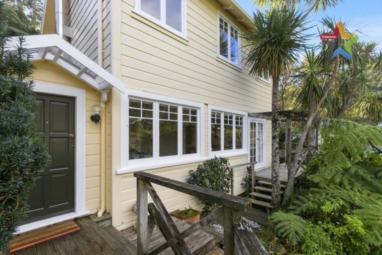 Photo of property in 30 Waitohu Road, York Bay, Lower Hutt, 5013