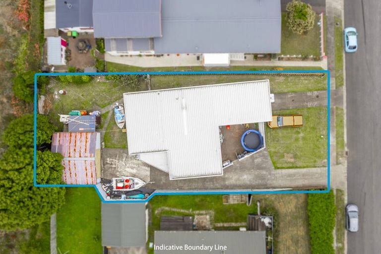 Photo of property in 17 Fernleigh Avenue, Waiuku, 2123