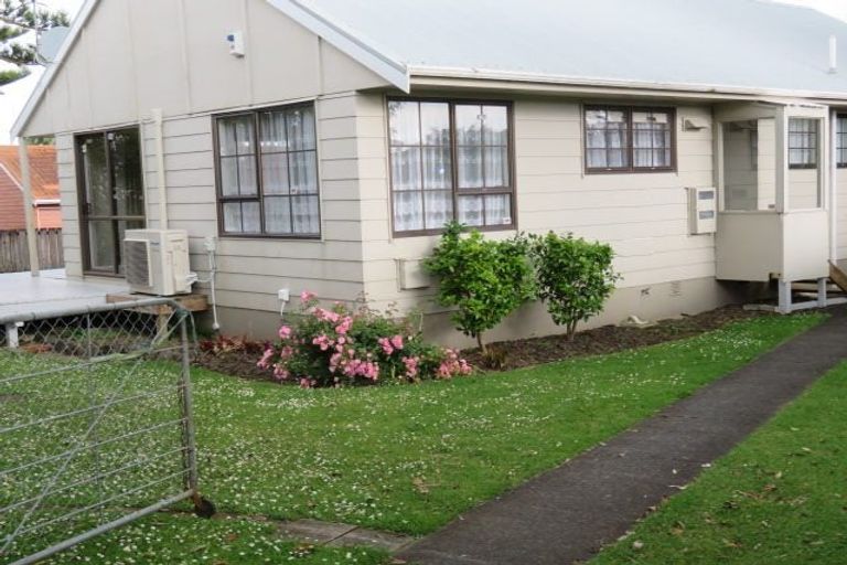 Photo of property in 15 Beihlers Road, Weymouth, Auckland, 2103