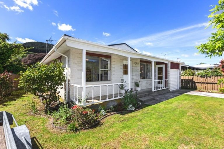 Photo of property in 26 Coates Street, Tawa, Wellington, 5028