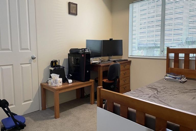 Photo of property in 6a Clearwater Cove, West Harbour, Auckland, 0618