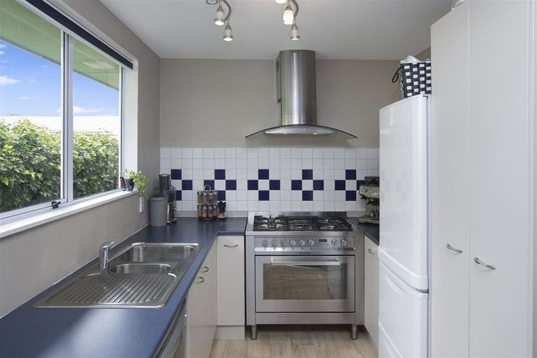 Photo of property in 87 Olliviers Road, Phillipstown, Christchurch, 8011