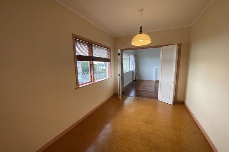 Photo of property in 194 East Coast Road, Forrest Hill, Auckland, 0620
