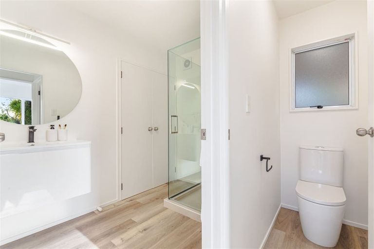 Photo of property in 1/51 Aeroview Drive, Beach Haven, Auckland, 0626