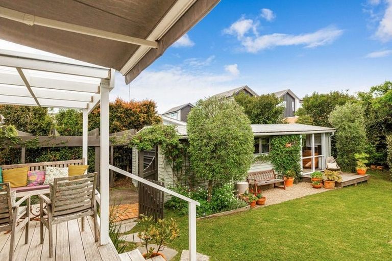 Photo of property in 55 Graham Avenue, Te Atatu Peninsula, Auckland, 0610