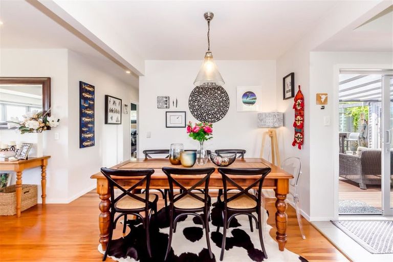 Photo of property in 11 Kotare Street, Waikanae, 5036