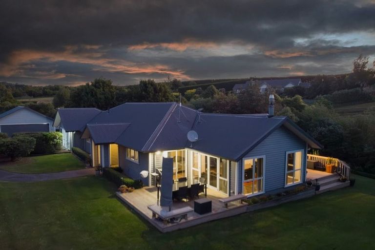 Photo of property in 35 Oram Drive, Turitea, Palmerston North, 4472