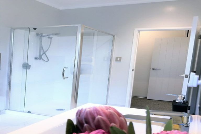 Photo of property in 2 Huarahi Pai Road, Huapai, Kumeu, 0810