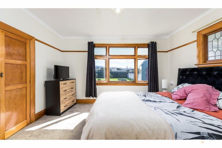 Photo of property in 1 Maude Street, Waimate, 7924