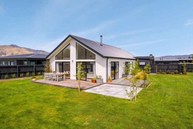 Photo of property in 15 Edna Lane, Lake Hawea, Wanaka, 9382