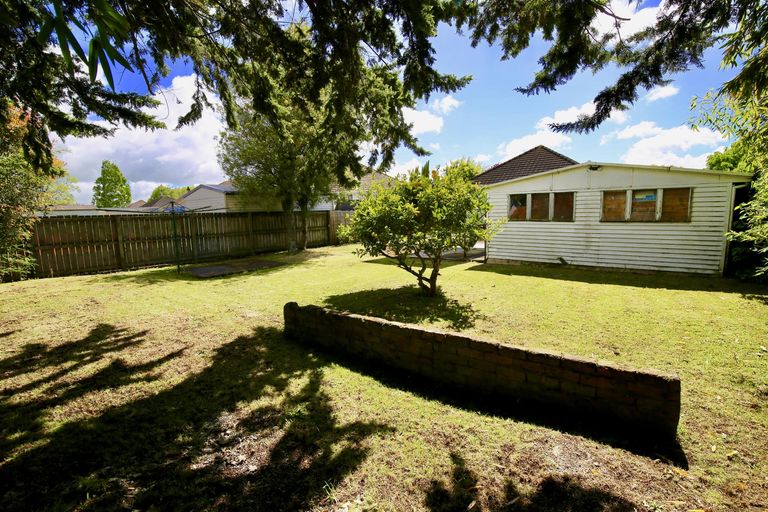 Photo of property in 17 Paul Crescent, Fairfield, Hamilton, 3214