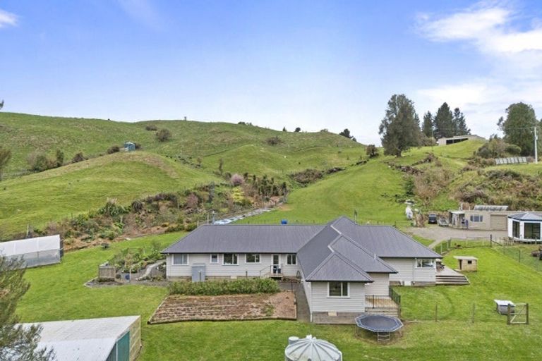 Photo of property in 120 East Mangahuia Road, Rangiwahia, Kimbolton, 4774