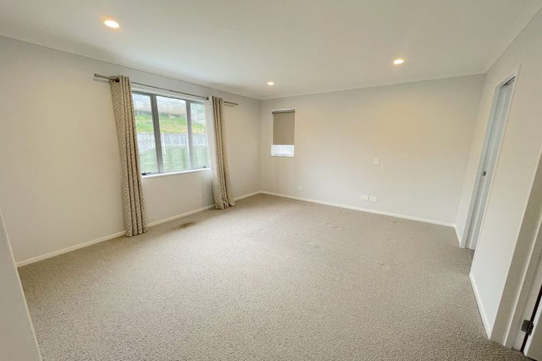 Photo of property in 74 Mackay Drive, Greenhithe, Auckland, 0632