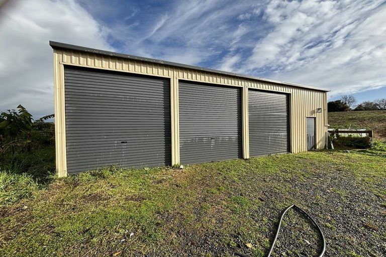 Photo of property in 42 Codlin Road, Waiuku, 2683