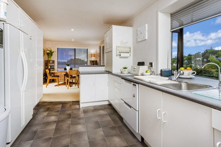 Photo of property in 11 Serrata Place, Browns Bay, Auckland, 0630