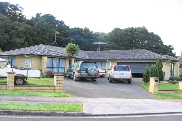 Photo of property in 3 Piper Place, Goodwood Heights, Auckland, 2105
