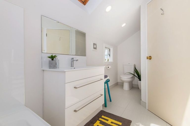 Photo of property in 1/28 Beach Road, Castor Bay, Auckland, 0620