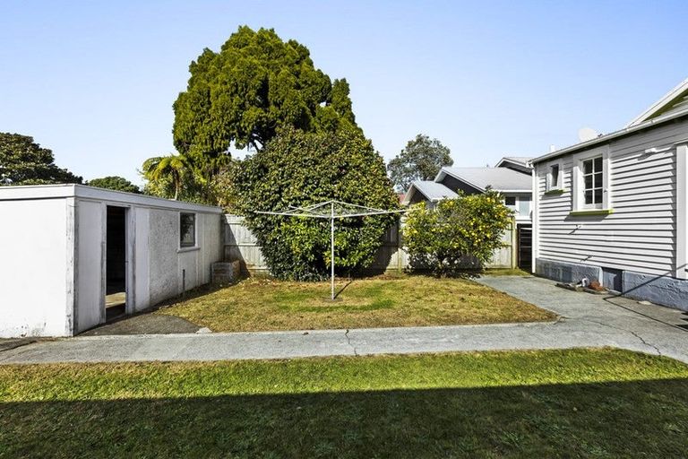 Photo of property in 25 Paynters Avenue, Strandon, New Plymouth, 4312