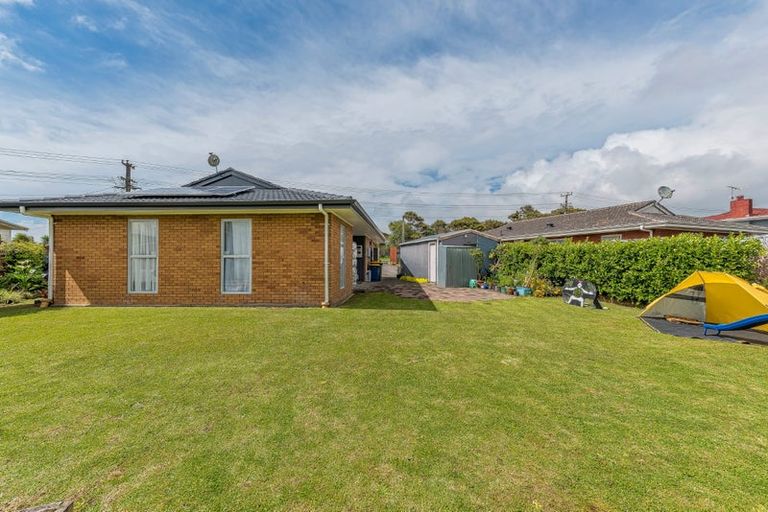 Photo of property in 140 Colwill Road, Massey, Auckland, 0614