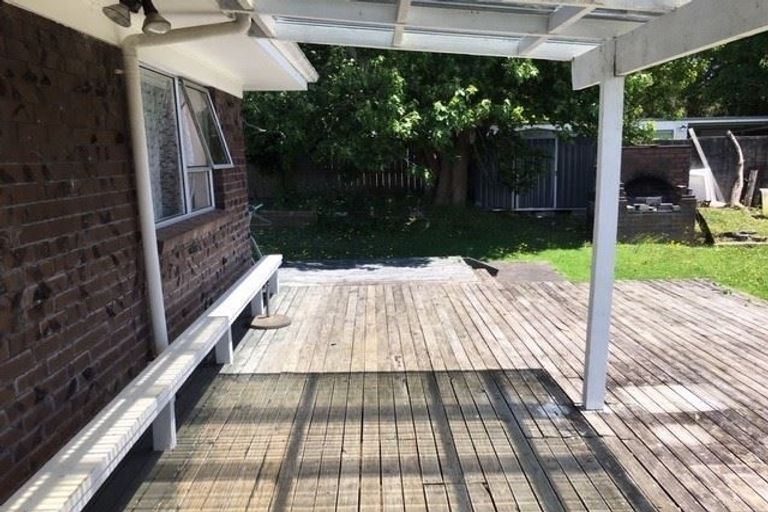 Photo of property in 5 Talavera Place, Te Atatu South, Auckland, 0602